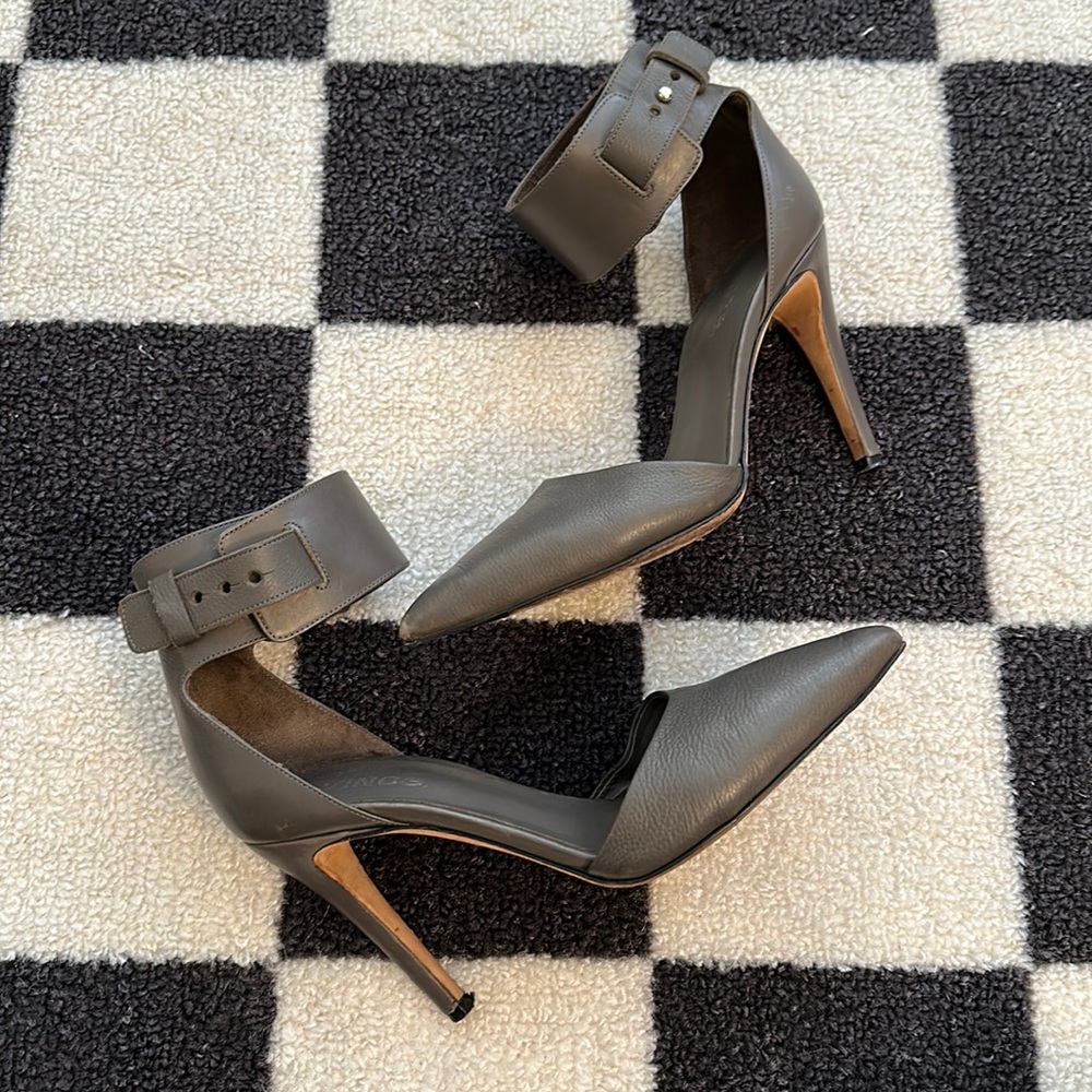 Vince Gray Leather Ankle Cuff Pointed Toe Heels Size 7 37.5